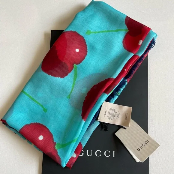 AUTHENTIC NWT GUCCI SHAWL / SCARF - Picture 1 of 13